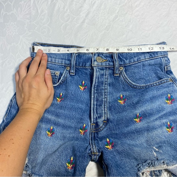 Lucky Brand 25 90’s Midi High Rise Short Lucky Legend Cutoff Frayed Embroidered - Picture 4 of 6